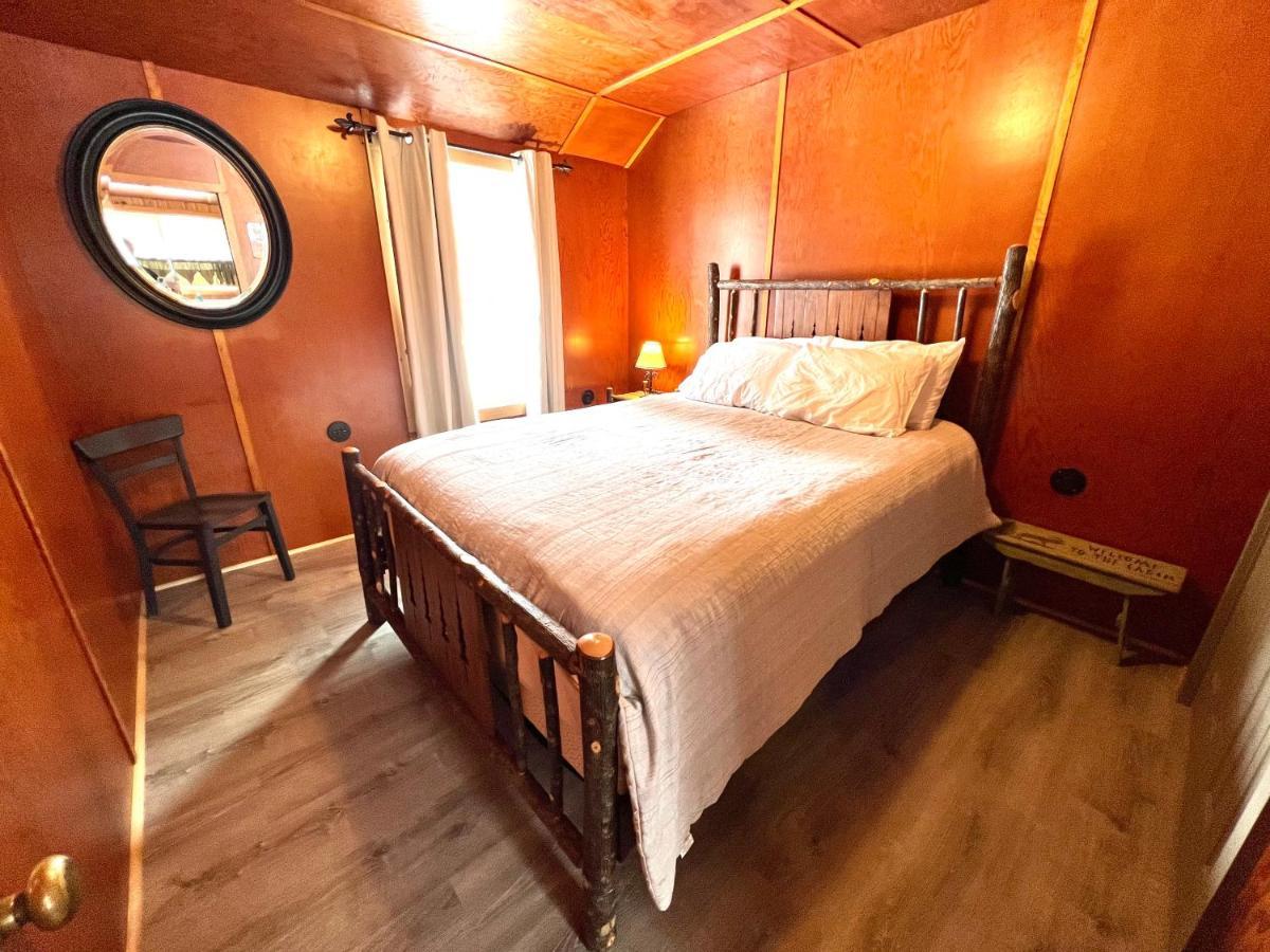 Adirondack Lake Cabins Hotel Indian Lake Екстериор снимка